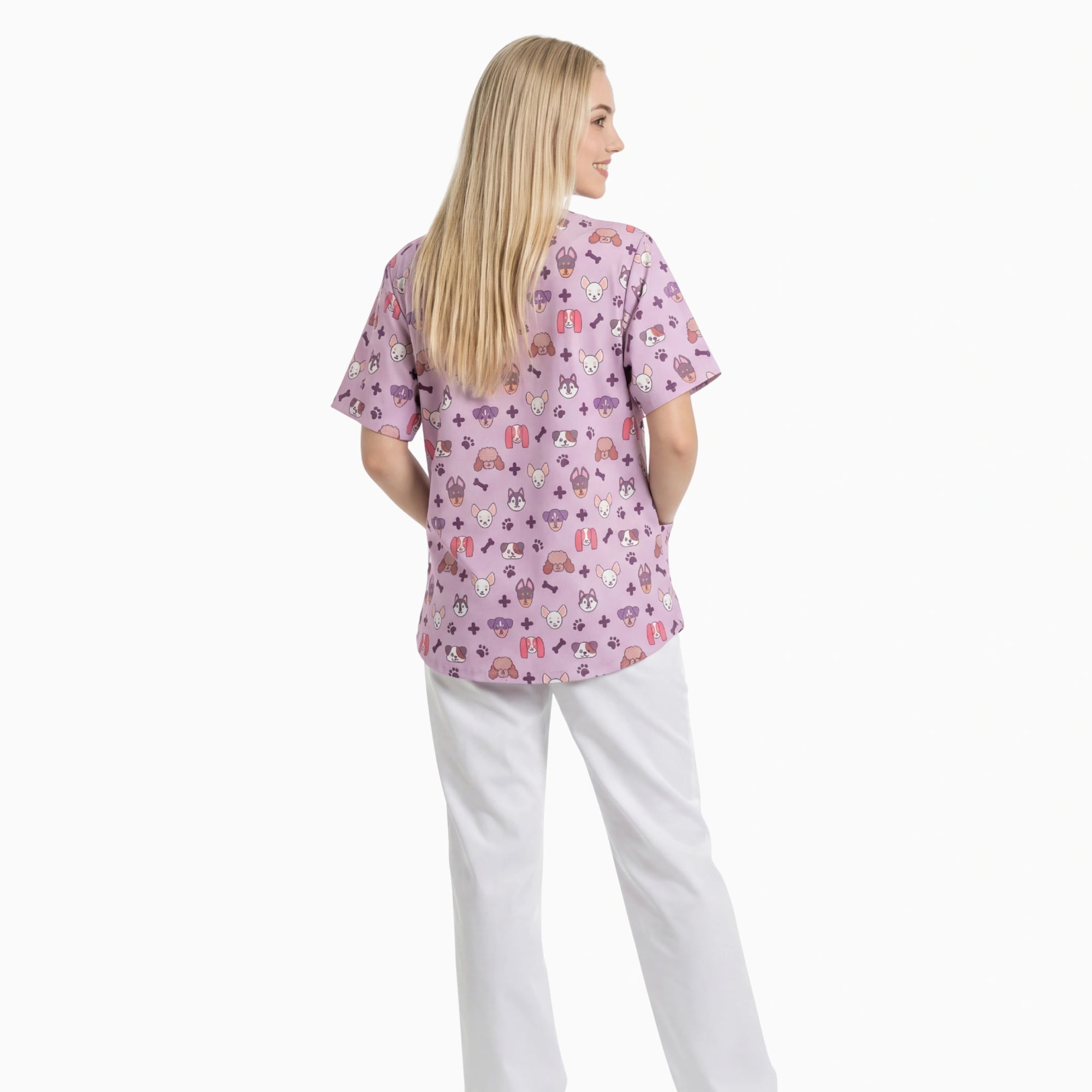 Casaca Clínica Morada de Nurse is Love para enfermería y sanidad