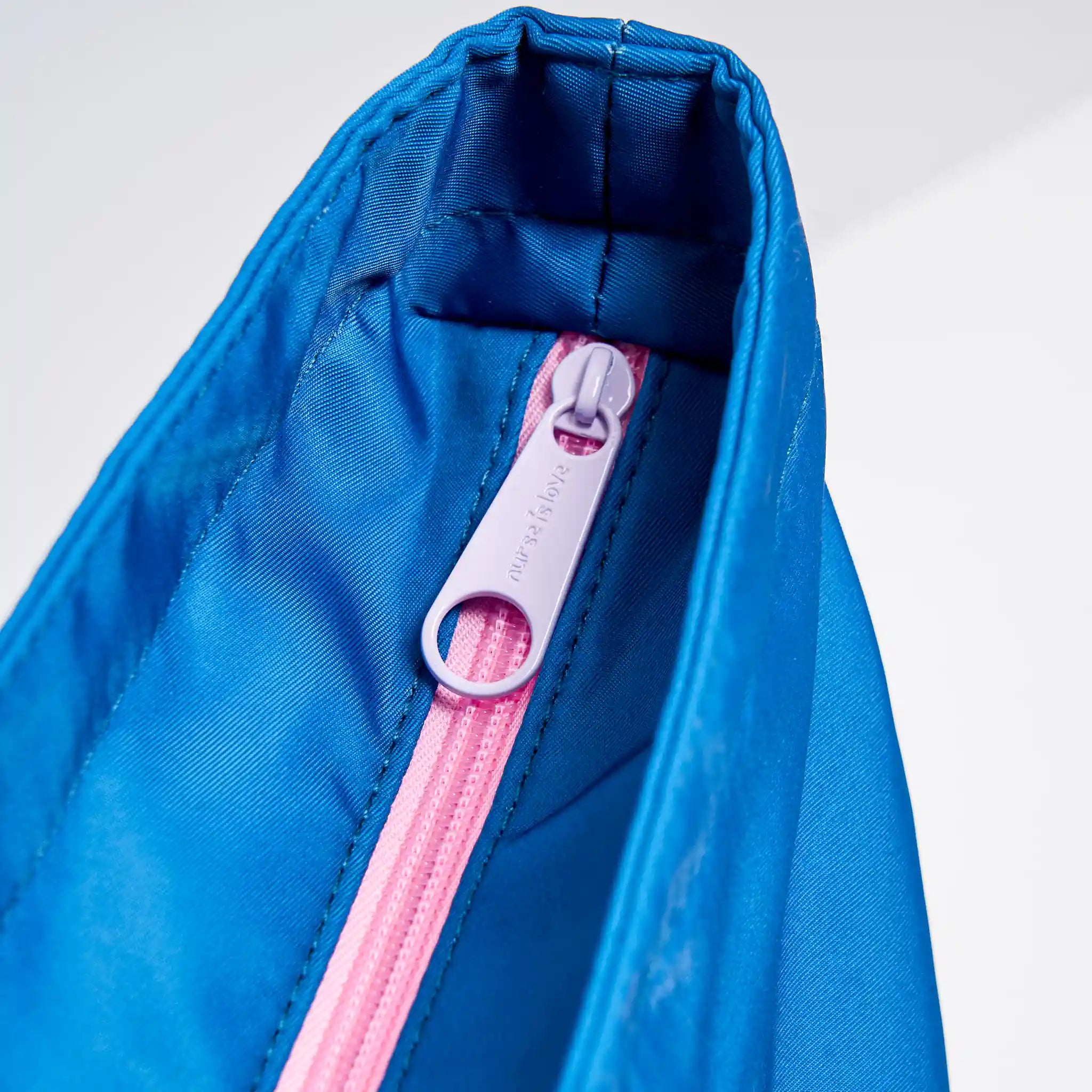 Bolso Corazón de Nurse is Love para enfermería y sanidad