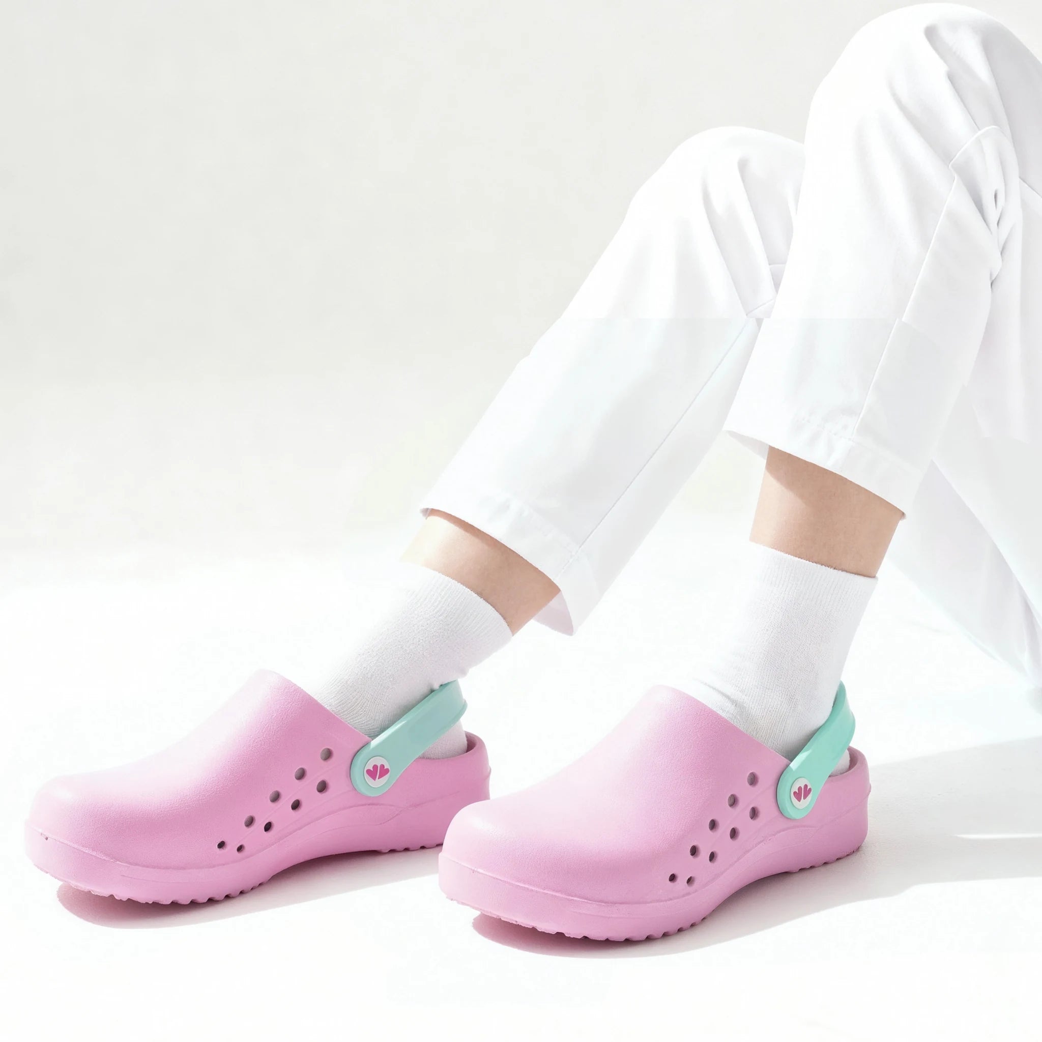 Zuecos para Enfermeras Rosa de Nurse is Love para enfermería y sanidad