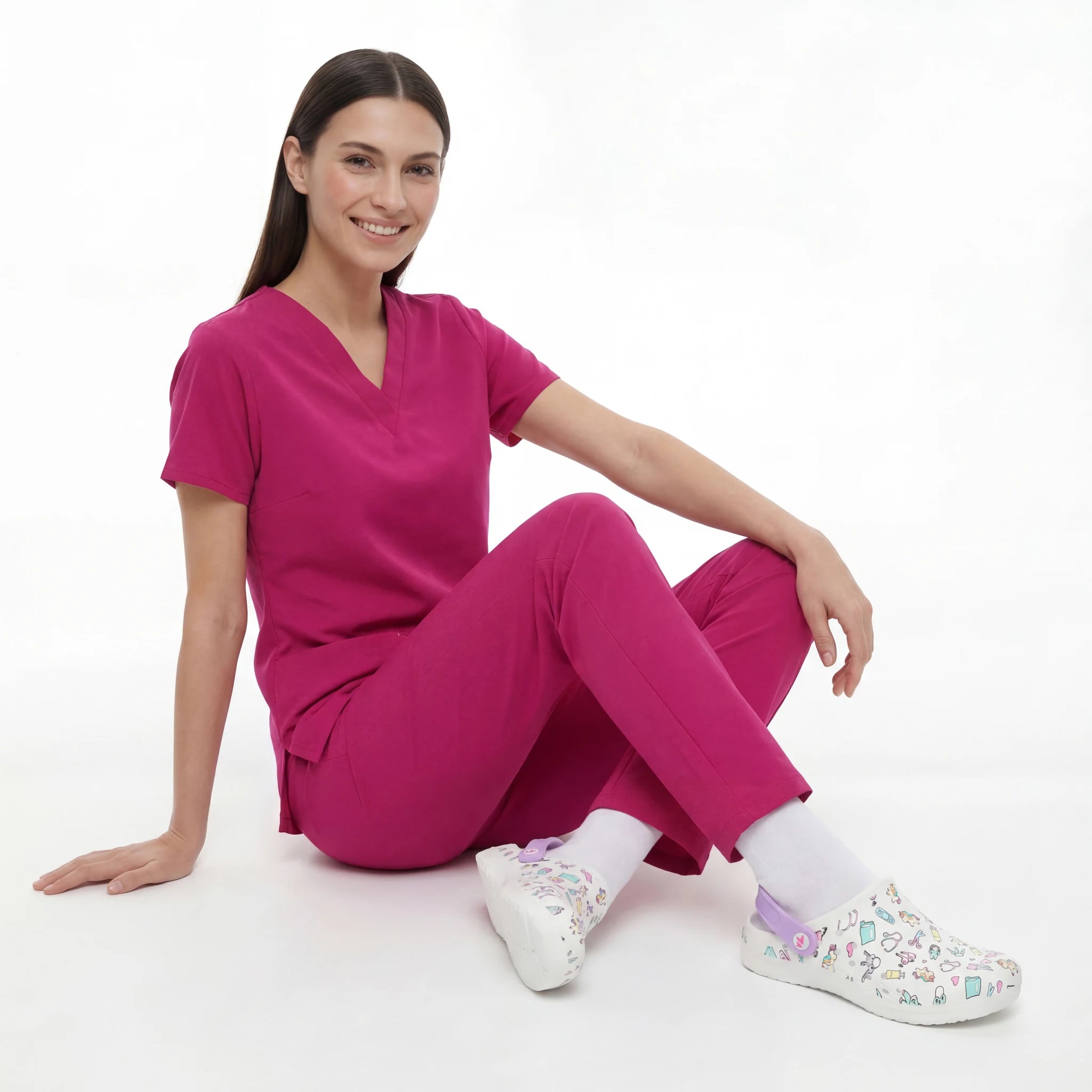 Zuecos para Enfermeras Blanco Morado de Nurse is Love para enfermería y sanidad