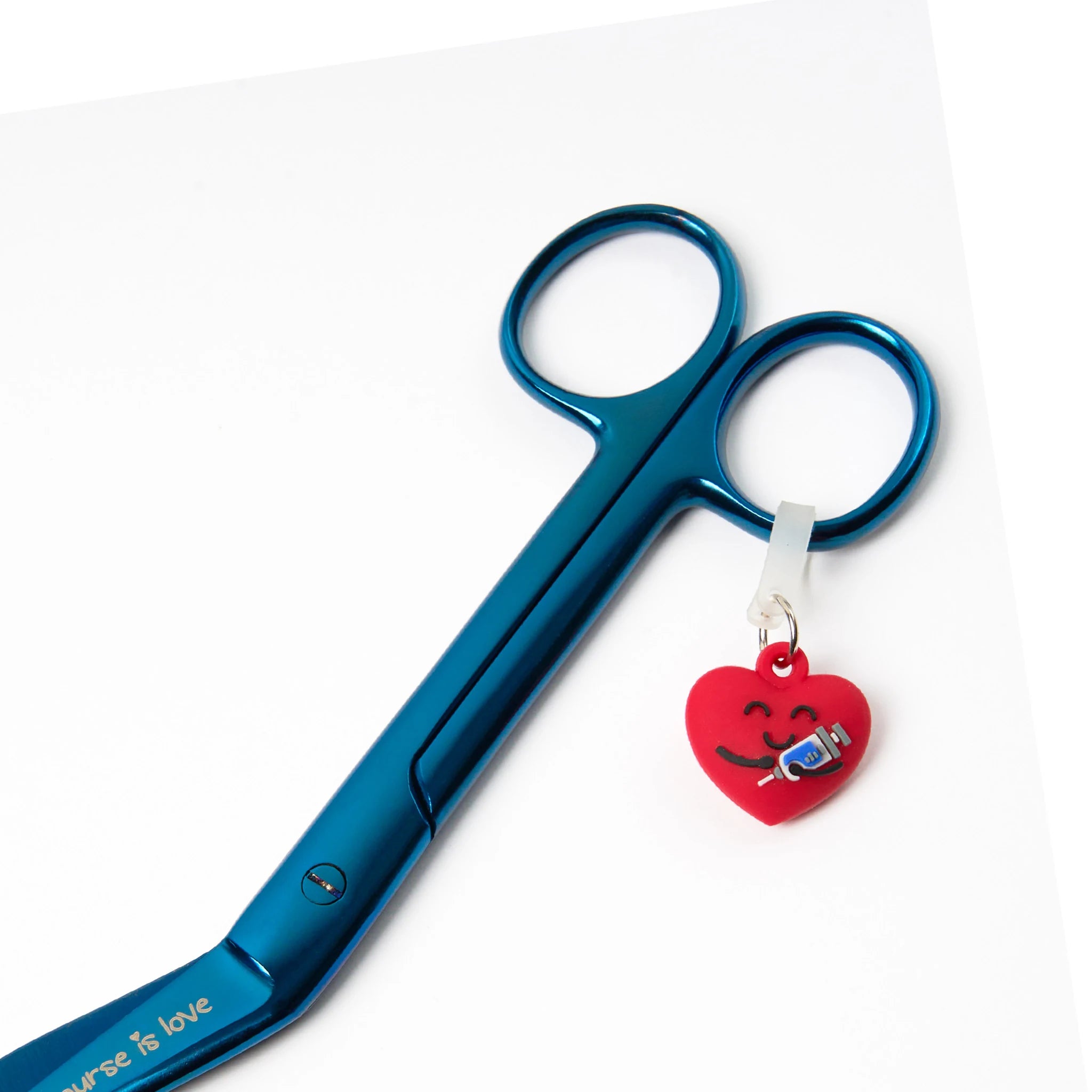 Tijeras Enfermería Pico de Pato Cromium Azul de Nurse is Love para enfermería y sanidad