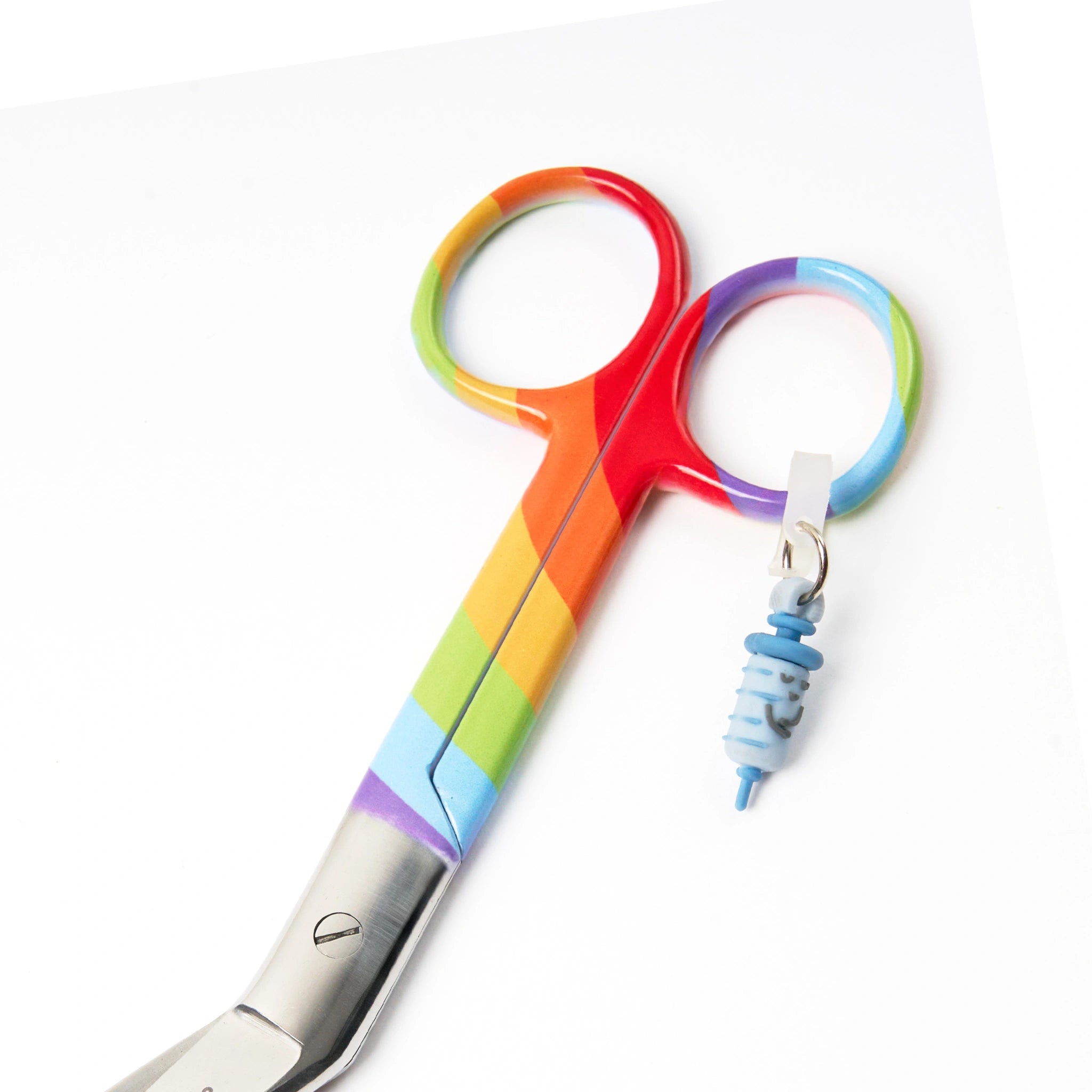 Tijeras Enfermería Pico de Pato LGBT de Nurse is Love para enfermería y sanidad