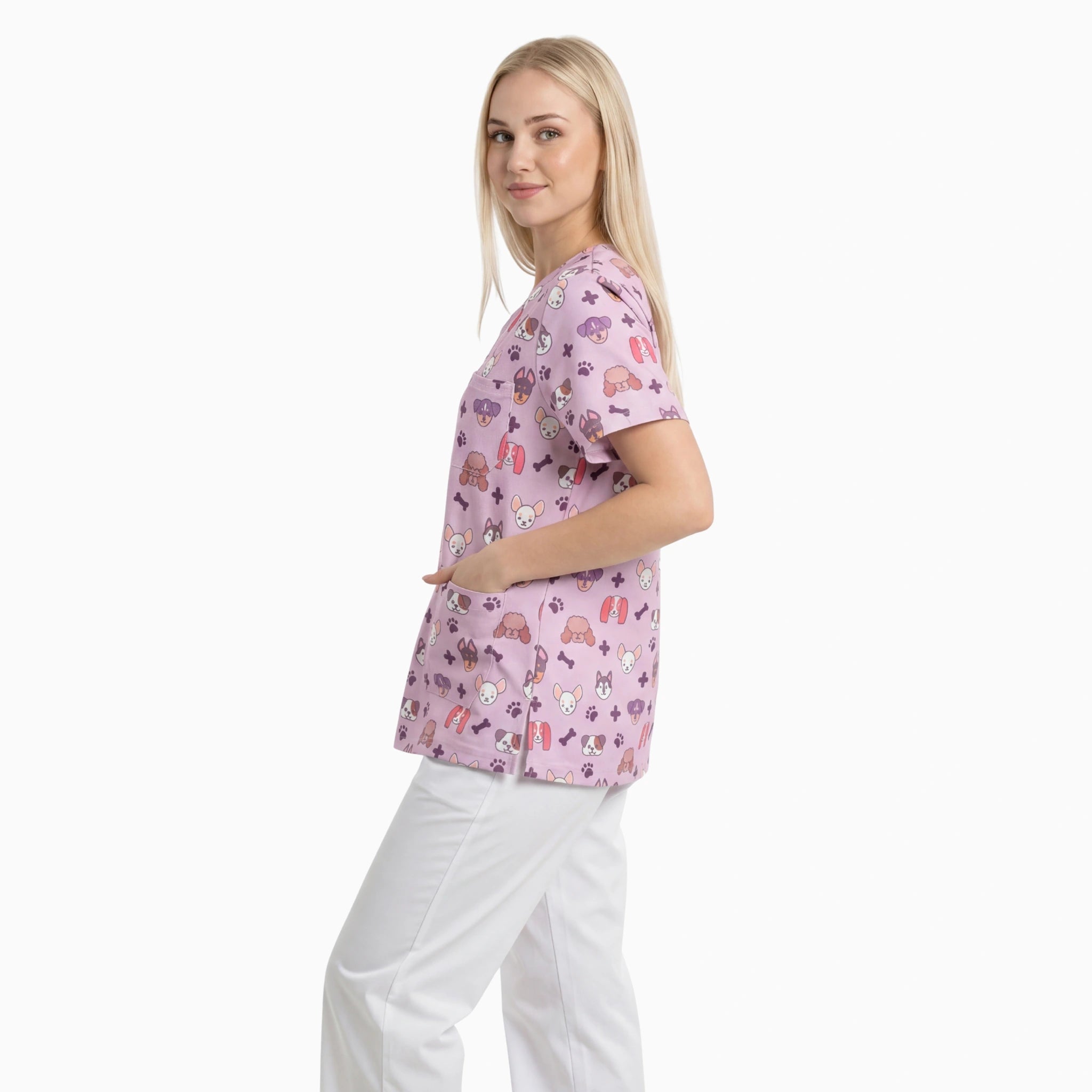 Casaca Clínica Morada de Nurse is Love para enfermería y sanidad