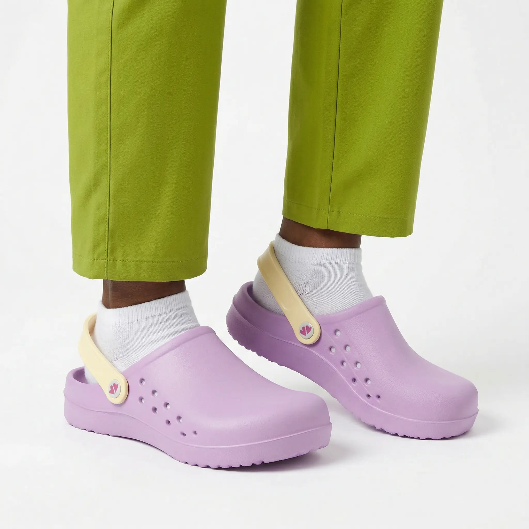 Zuecos para Enfermeras Morado de Nurse is Love para enfermería y sanidad