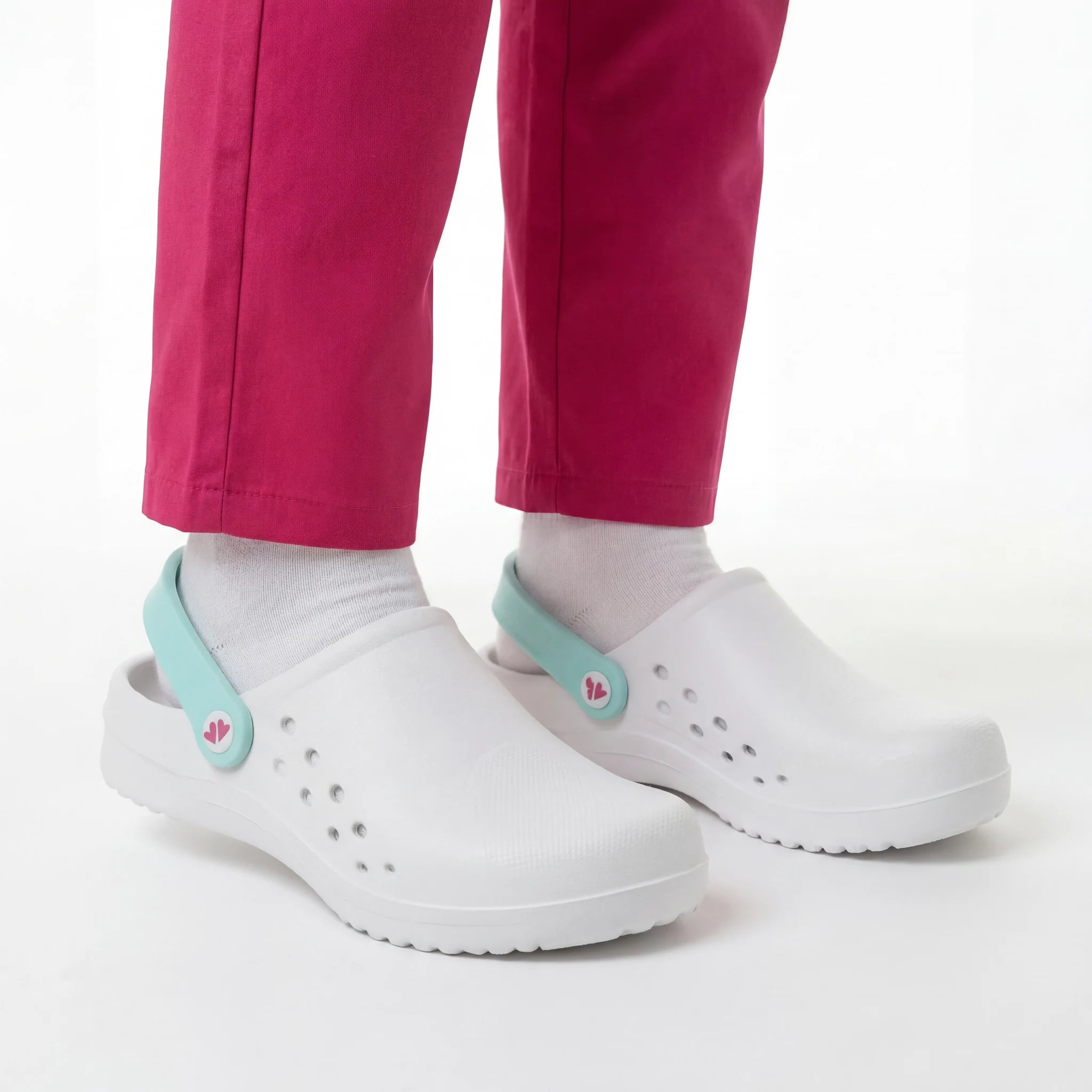 Zuecos para Enfermeras Blanco de Nurse is Love para enfermería y sanidad