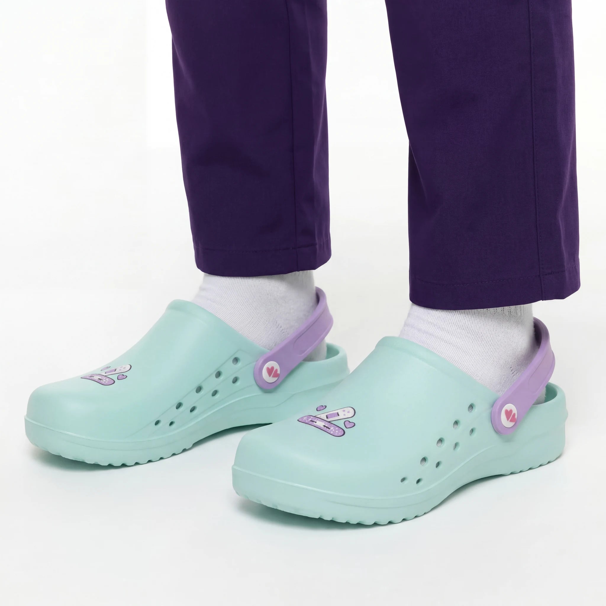 Zuecos para Enfermeras Aqua Tirita de Nurse is Love para enfermería y sanidad