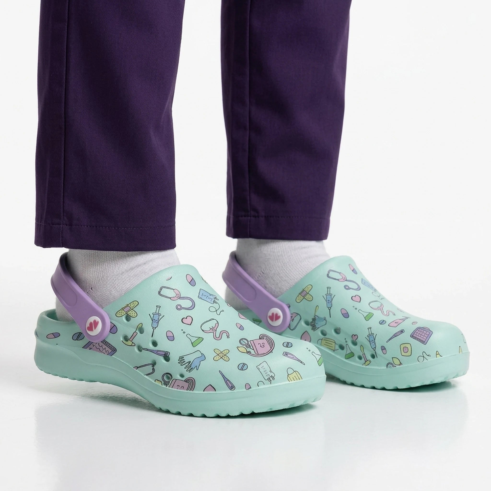 Zuecos para Enfermeras Aqua Instrumentos de Nurse is Love para enfermería y sanidad
