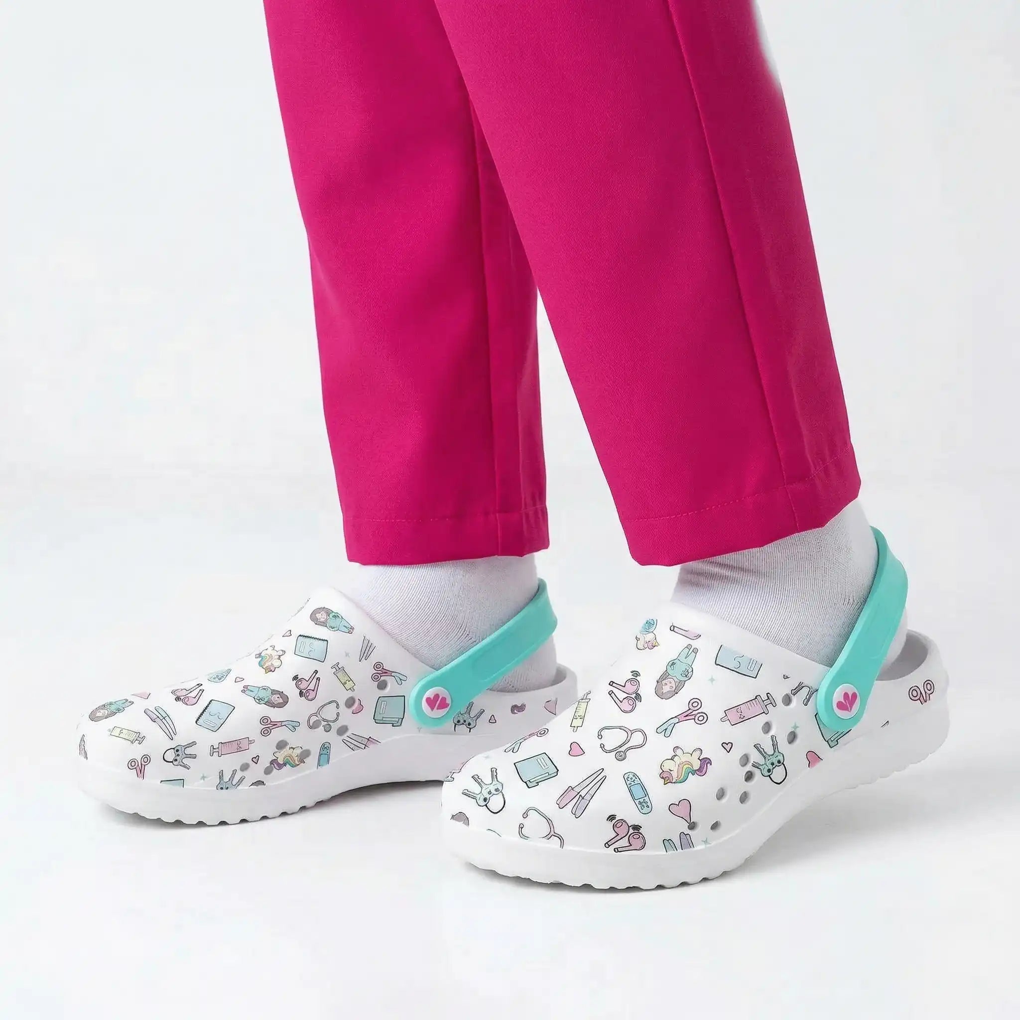 Zuecos para Enfermeras Blanco Aqua de Nurse is Love para enfermería y sanidad