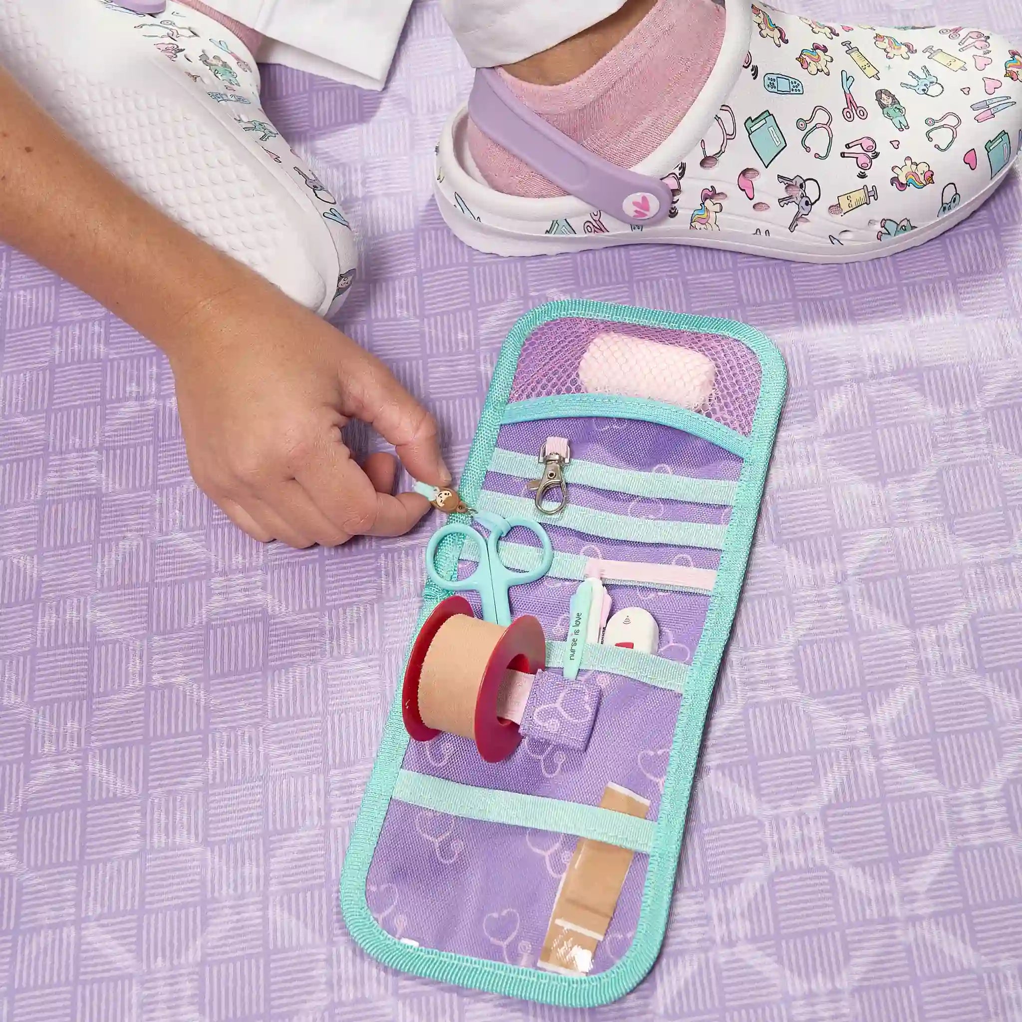 Organizador de Bolsillo Morado Estetoscopio de Nurse is Love para enfermería y sanidad