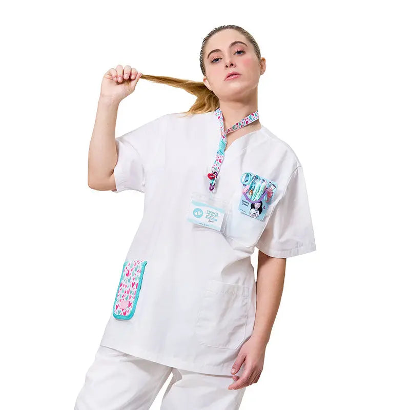 Set para Enfermera Lanyard - Tijeras Enfermeria Pico de Pato - Corazones de Nurse is Love para enfermería y sanidad