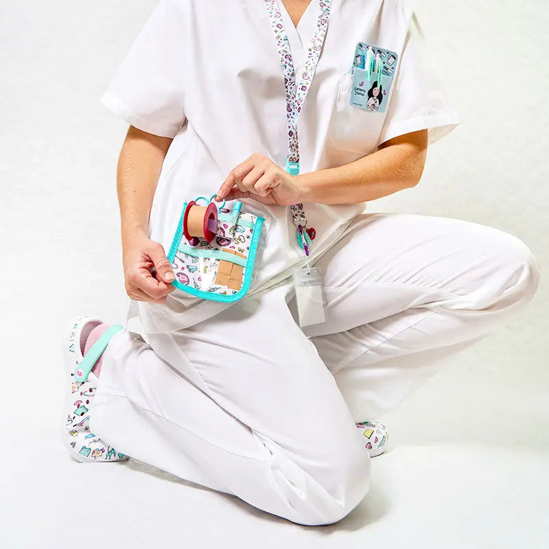 Set para Enfermera Organizador de Bolsillo - Tijeras Enfermeria Pico de Pato - Aqua de Nurse is Love para enfermería y sanidad