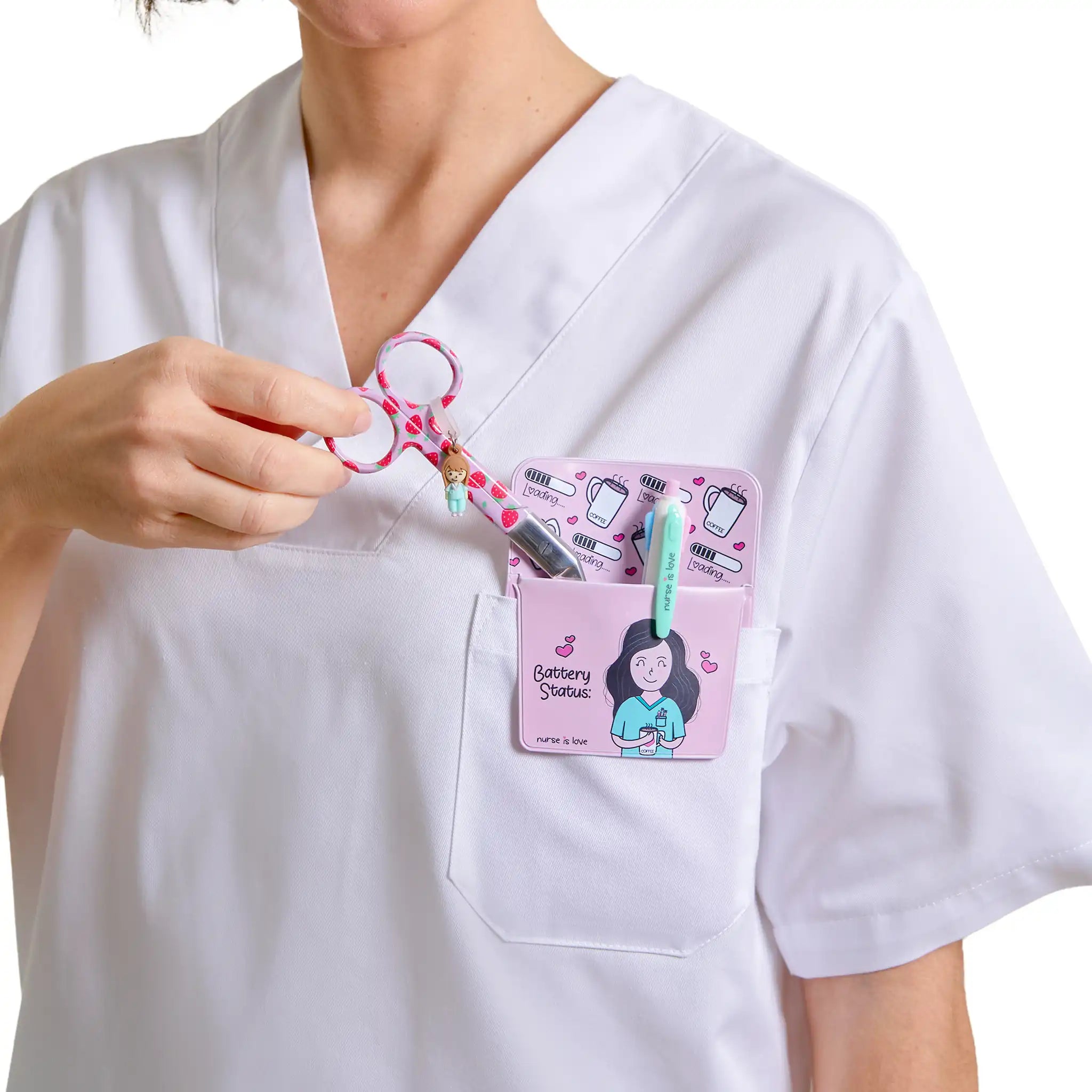 Tijeras Enfermería Pico de Pato fondo de fresas de Nurse is Love para enfermería y sanidad