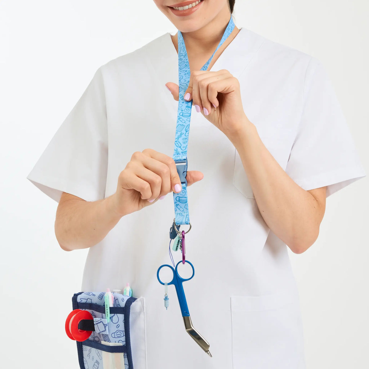 Set para Enfermera Organizador de Bolsillo - Lanyard con Tijeras Enfermeria Pico de Pato - Unisex de Nurse is Love para enfermería y sanidad