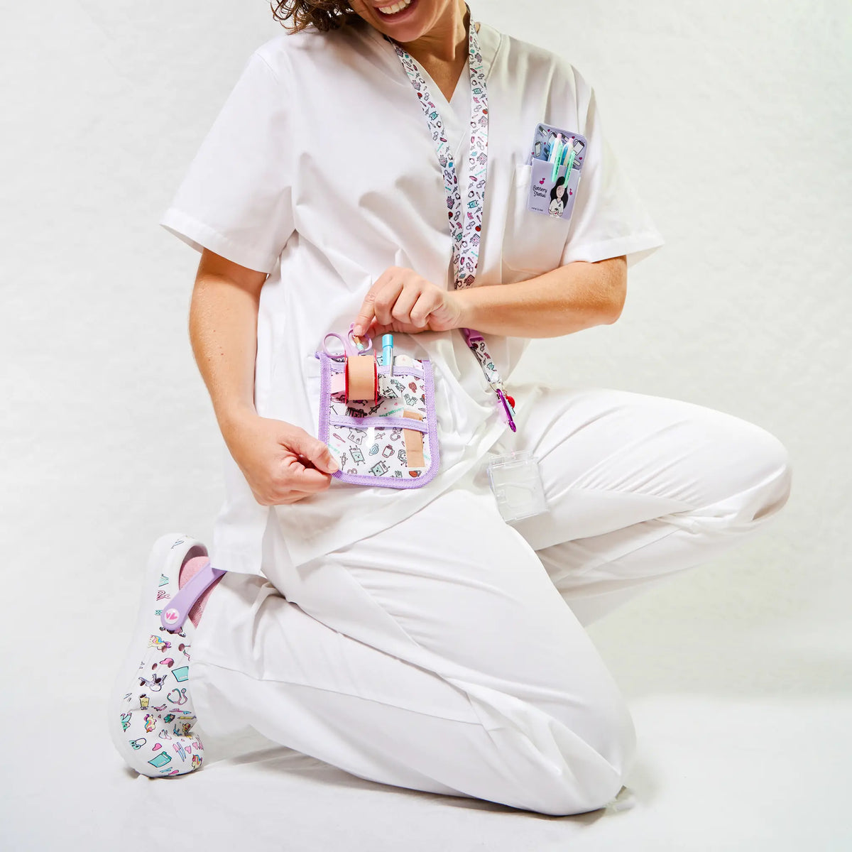 Set para Enfermera Organizador de Bolsillo - Lanyard con Tijeras Enfermeria Mayo - Café de Nurse is Love para enfermería y sanidad