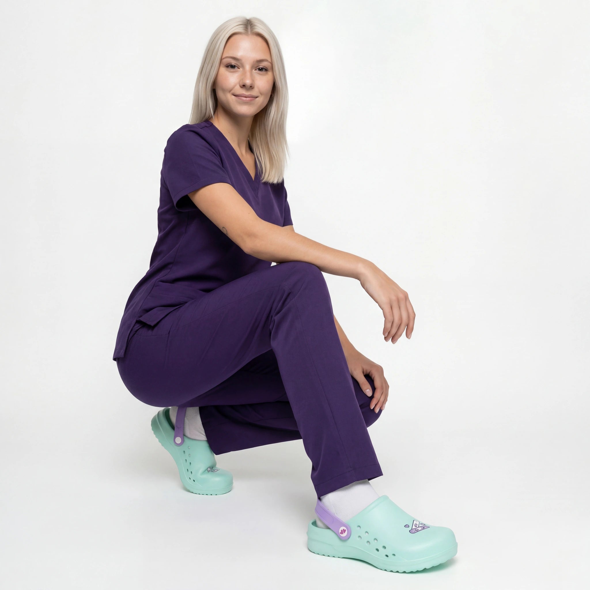 Zuecos para Enfermeras Aqua Tirita de Nurse is Love para enfermería y sanidad