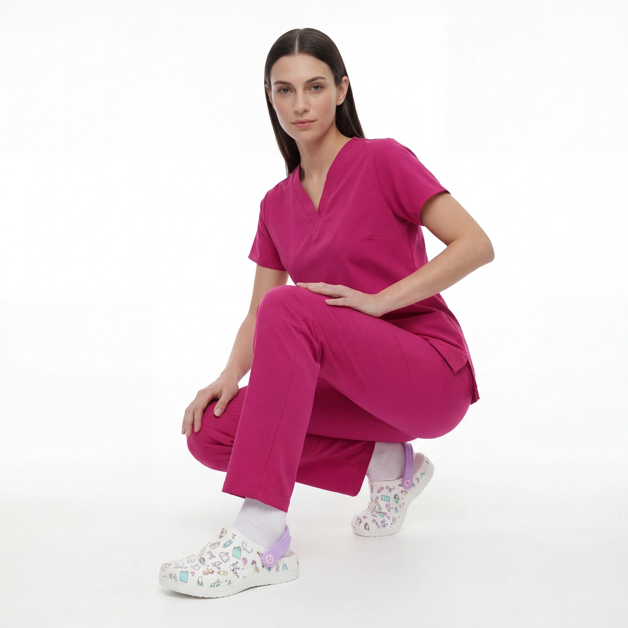 Zuecos para Enfermeras Blanco Morado de Nurse is Love para enfermería y sanidad